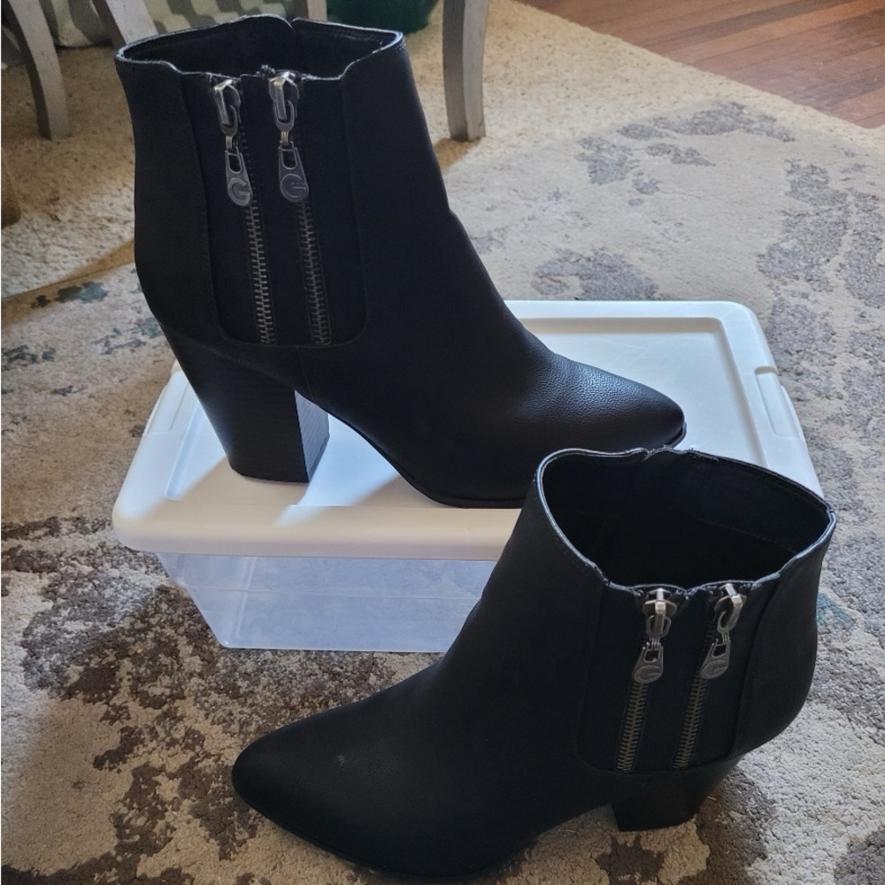 Black Leather Heels!